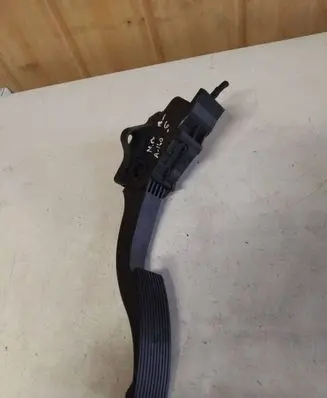 Mercedes-Benz A W176 Accelerator throttle pedal A246300
