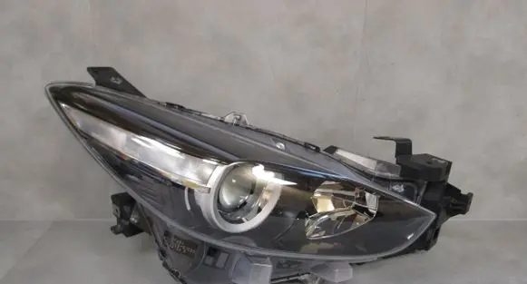 Mazda 3 III Headlight/headlamp KF434 W3724R BACS51030