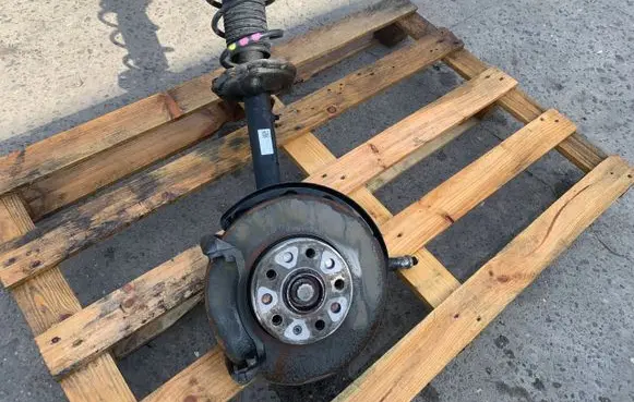 Seat Leon (5F) Front wheel hub spindle knuckle