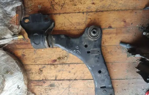 Volvo XC60 Front lower control arm/wishbone