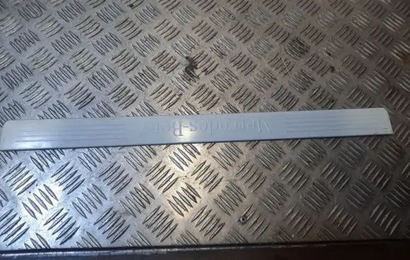 Mercedes-Benz E W212 Side skirt front trim A2126860936