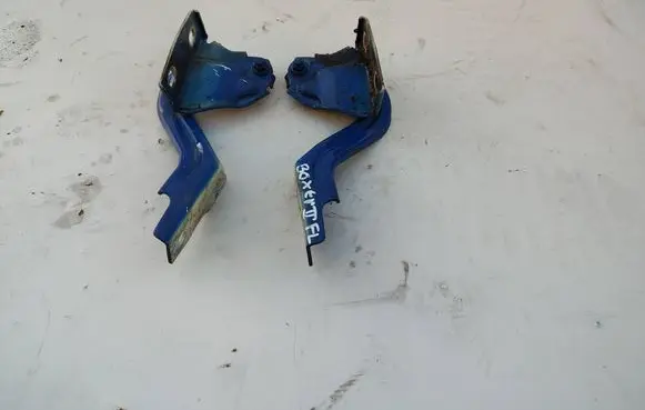 Engine bonnet/hood hinges