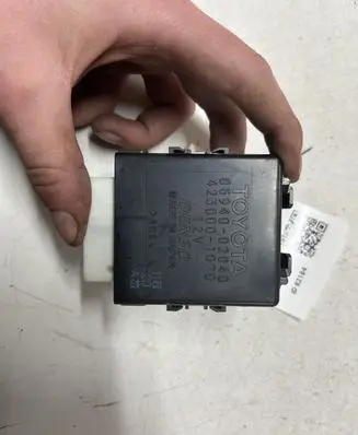Toyota Auris 150 Window wiper relay 8594002040 4230001070