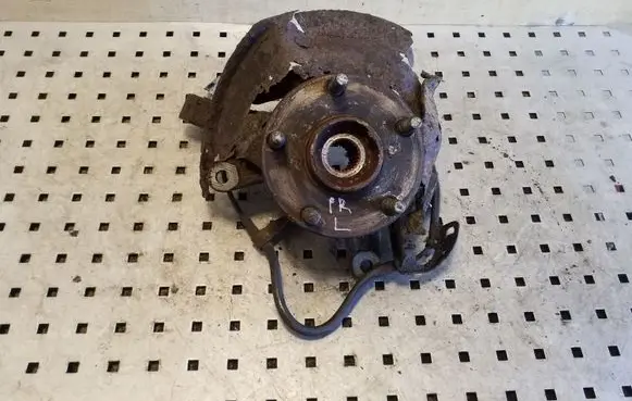 Toyota RAV 4 (XA20) Front wheel hub