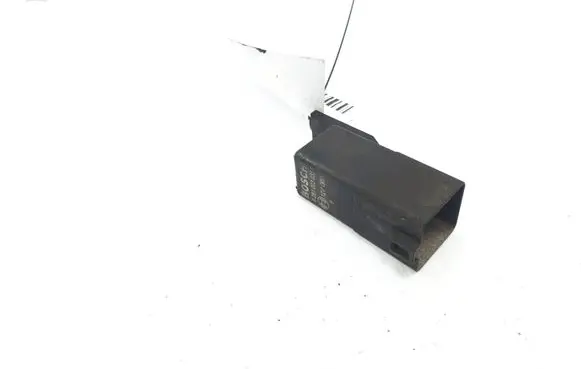 Volkswagen Phaeton Glow plug pre-heat relay 4E0907282B