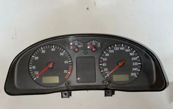 Volkswagen PASSAT B5 Speedometer (instrument cluster) 88311245