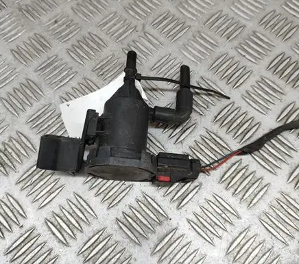 Mercedes-Benz CLS C218 X218 Turbo solenoid valve A0014760532