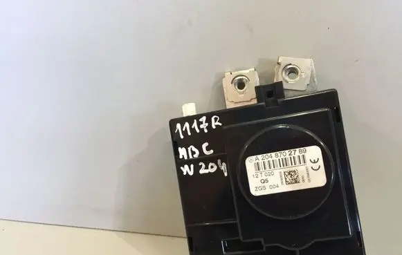 Mercedes-Benz C W204 Aerial antenna amplifier A2048702789 28260935