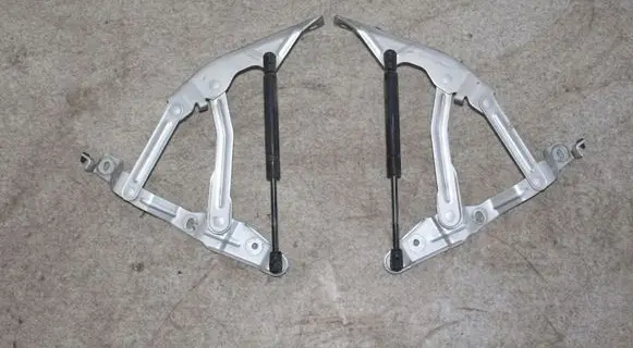 Audi TT Mk1 Engine bonnet/hood hinges 8N0823301 8N0823302