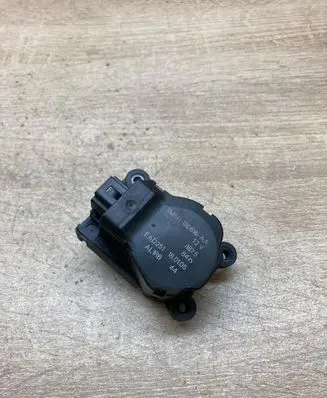Ford C-MAX I Air flap motor/actuator 3M5H19E616AA