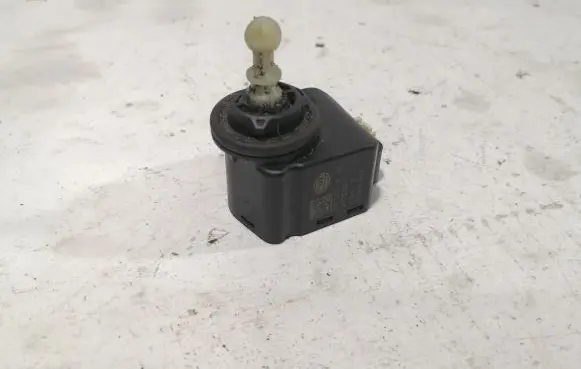 Volkswagen Golf Plus Headlight level adjustment motor 01055301