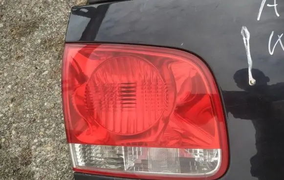 Volkswagen Touareg I Tailgate rear/tail lights