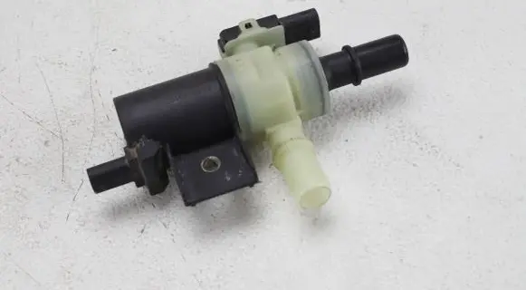 Volvo XC60 Fuel tank valve 32242463