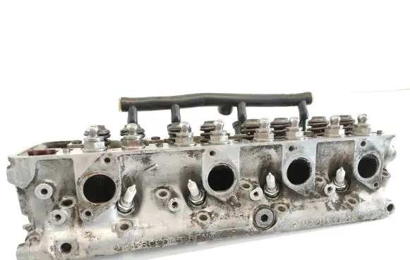 Mercedes-Benz SLC C107 Engine head 1170164501