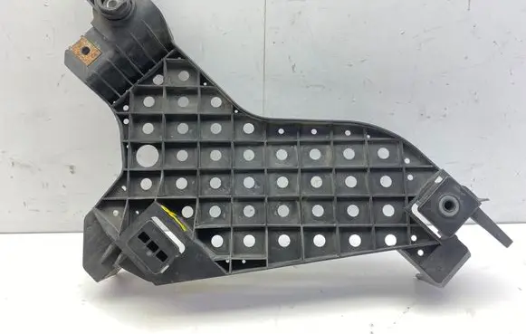 Audi Q3 8U Headlight/headlamp mounting bracket 70802