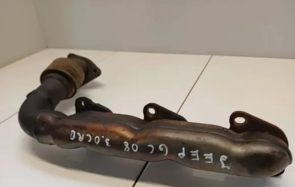 Jeep Grand Cherokee (WK) Exhaust manifold