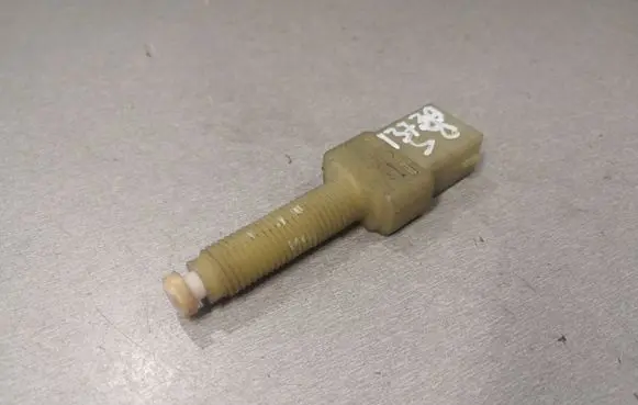 Audi A6 S6 C4 4A Brake pedal sensor switch 443945515