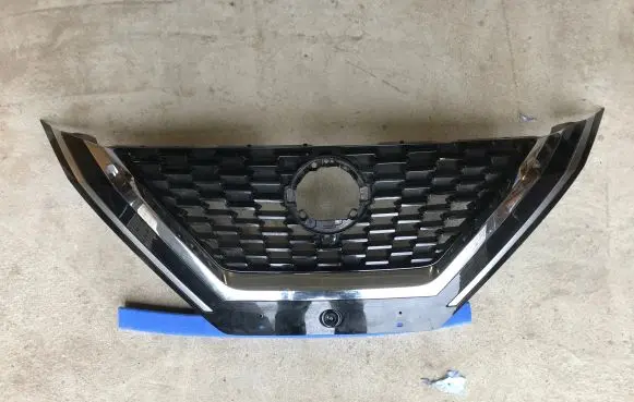 Nissan Juke II F16 Front bumper upper radiator grill 623106UA0A