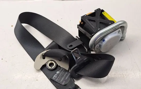 Toyota Avensis T250 Front seatbelt 7321005051C0 7321005051