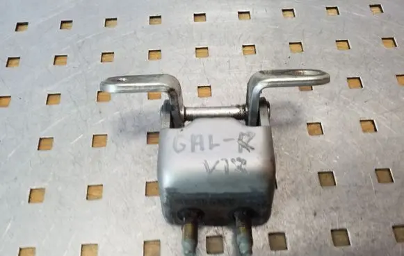 Suzuki Grand Vitara II Rear door upper hinge