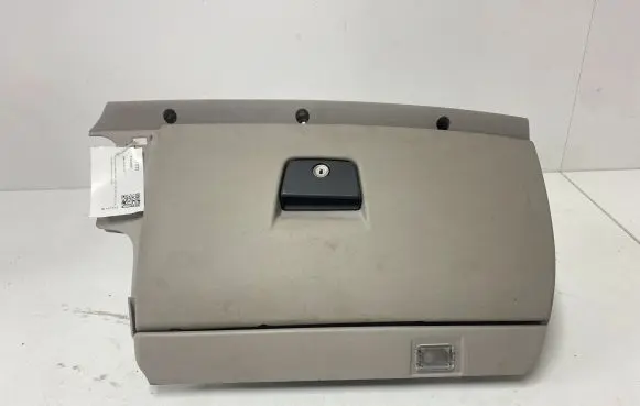 Volvo V50 Glove box