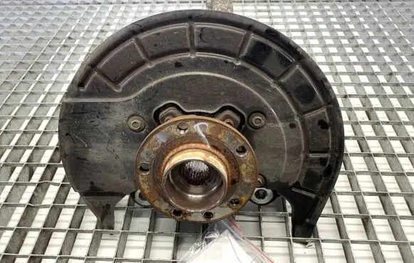 Front wheel hub spindle knuckle