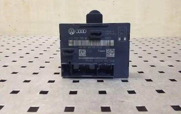 Audi Q7 4L Door control unit/module 4F0959795M 8K0959795B