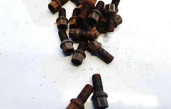 Volkswagen PASSAT B6 Nuts/bolts 