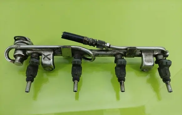 Audi A4 S4 B5 8D Fuel main line pipe 06B133581