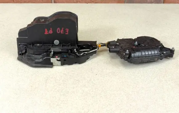 BMW X5 E70 Rear door lock 7315024