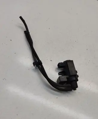 BMW 5 E39 Turbo solenoid valve 7796634 11747796634 70057903
