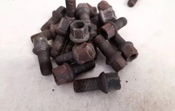 Skoda Octavia Mk2 (1Z) Nuts/bolts 