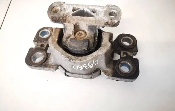 Land Rover Freelander 2 - LR2 Engine mount bracket