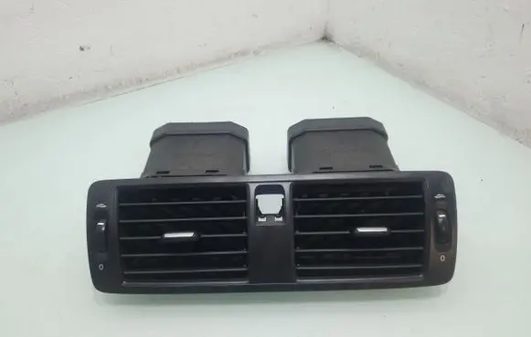 Volvo V50 Dash center air vent grill 39863758