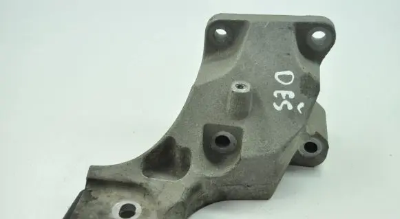 Land Rover Discovery 4 - LR4 Engine mounting bracket AH226037BA