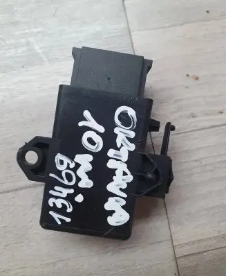 Skoda Octavia Mk2 (1Z) Seat heating relay 1Z0959772C