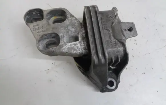 Mercedes-Benz GLA W156 Engine mount bracket A2462400617