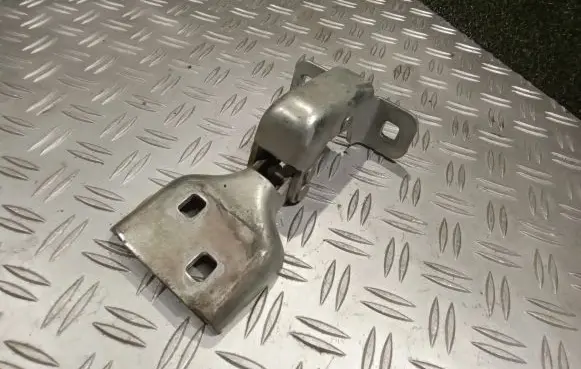 Opel Movano B Front door upper hinge 804000006R