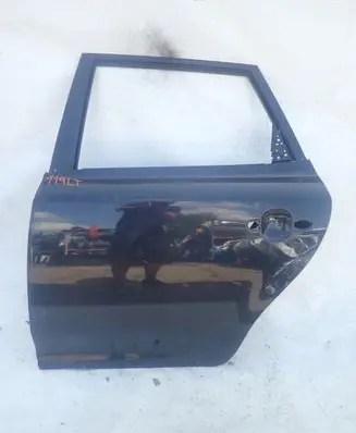 KIA Ceed Rear door