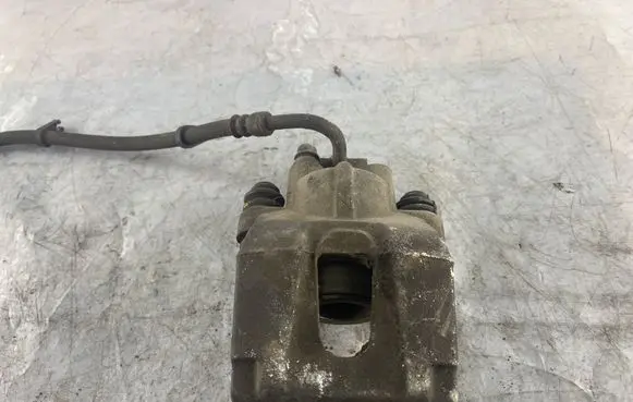 Jeep Grand Cherokee (WK) Rear brake caliper