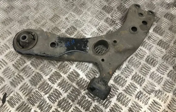 Lexus CT 200H Front lower control arm/wishbone