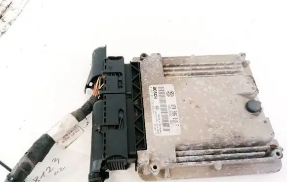 Volkswagen Touareg I Engine control unit/module 070906016F 0281011258