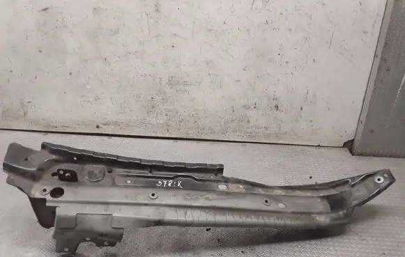 Audi Q7 4L Fender mounting bracket 4l0805157