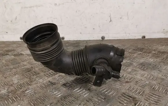 Opel Insignia A Air intake hose/pipe E10942A01