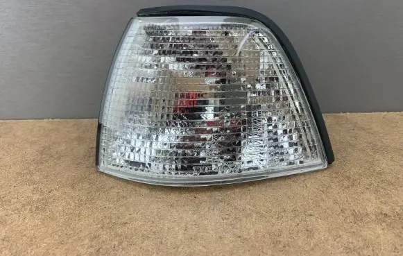 BMW 3 E36 Front indicator light 9403095 82199403095