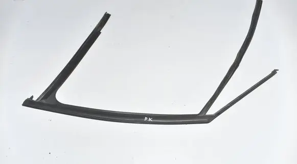 BMW 2 F46 Front door glass trim molding 7326167 51337326167