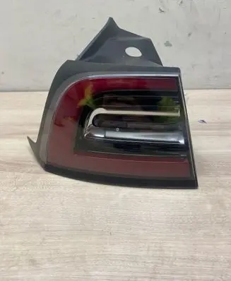 Tesla Model Y Rear bumper light 