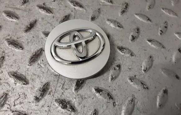 Toyota RAV 4 (XA50) Non-original wheel cap 4260342130