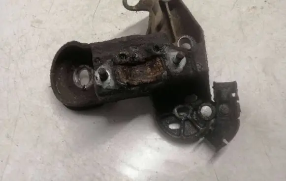 Audi A4 S4 B5 8D Engine mounting bracket 4B0199352B