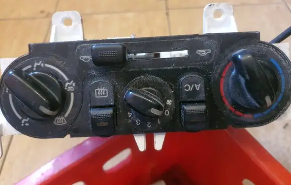 Mazda 323 Climate control unit B25FD 8G14 8d29